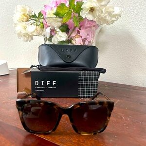 Diff Eyewear- Bella II Polarized Sunglasses- 🕶️tortoiseshell with gold… New!